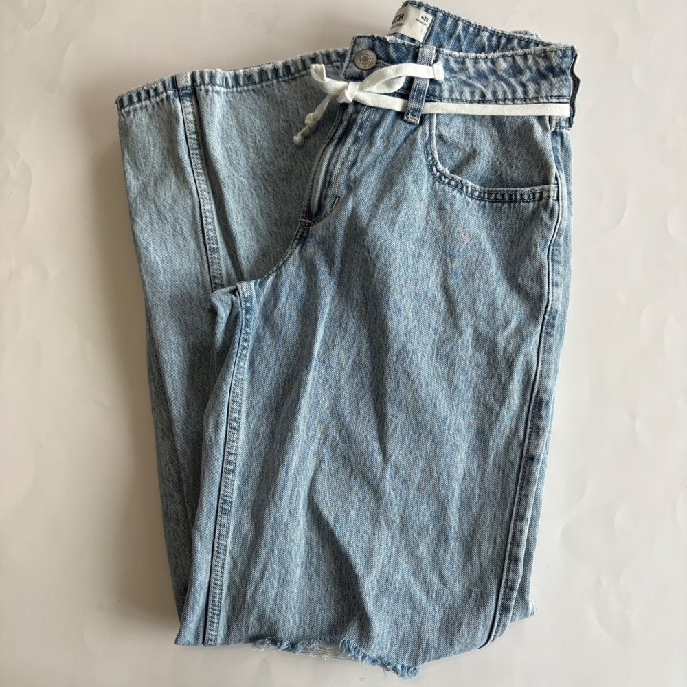 Hollister Women's 25 0R Curvy Mid Rise‎ Baggy Jeans Light Wash Distressed Cotton
